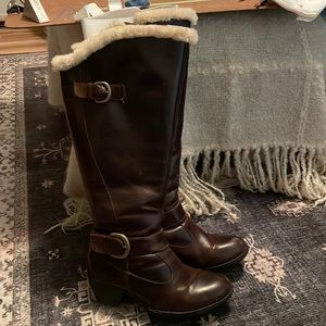 Shearling lined leather Born Gira boots in great condition. Very comfortable!